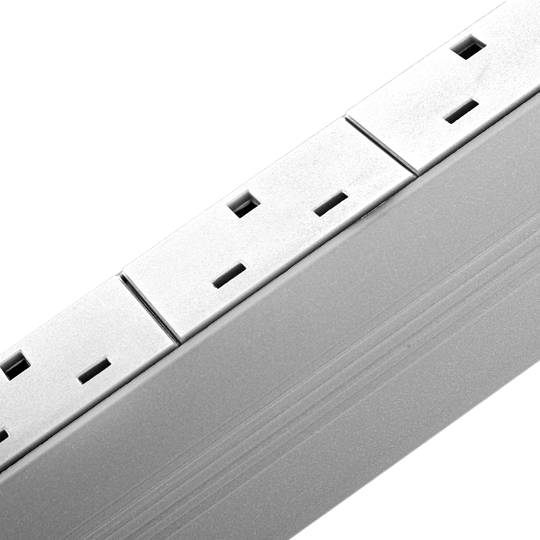 Multipresa per armadio rack 19” 1U con involucro in PVC bianco e grigio 7 UK BS