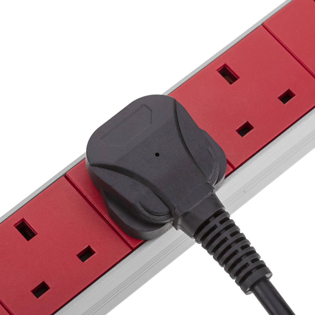 Stekkerdoos voor rackkast 19” 1U met 7 UK BS rode en grijze PVC-behuizing