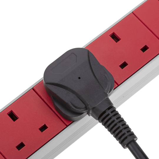 Stekkerdoos voor rackkast 19” 1U met 7 UK BS rode en grijze PVC-behuizing