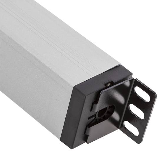 Stekkerdoos voor rackkast 19” 1U met 7 UK BS rode en grijze PVC-behuizing
