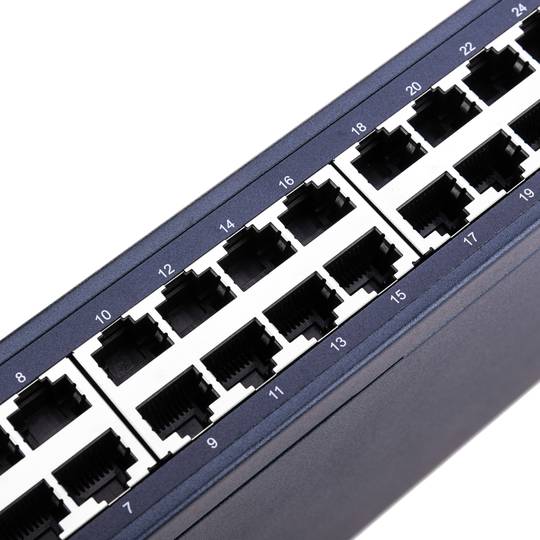Commutateur LAN switch 10/100Mbps 24UTP rack19
