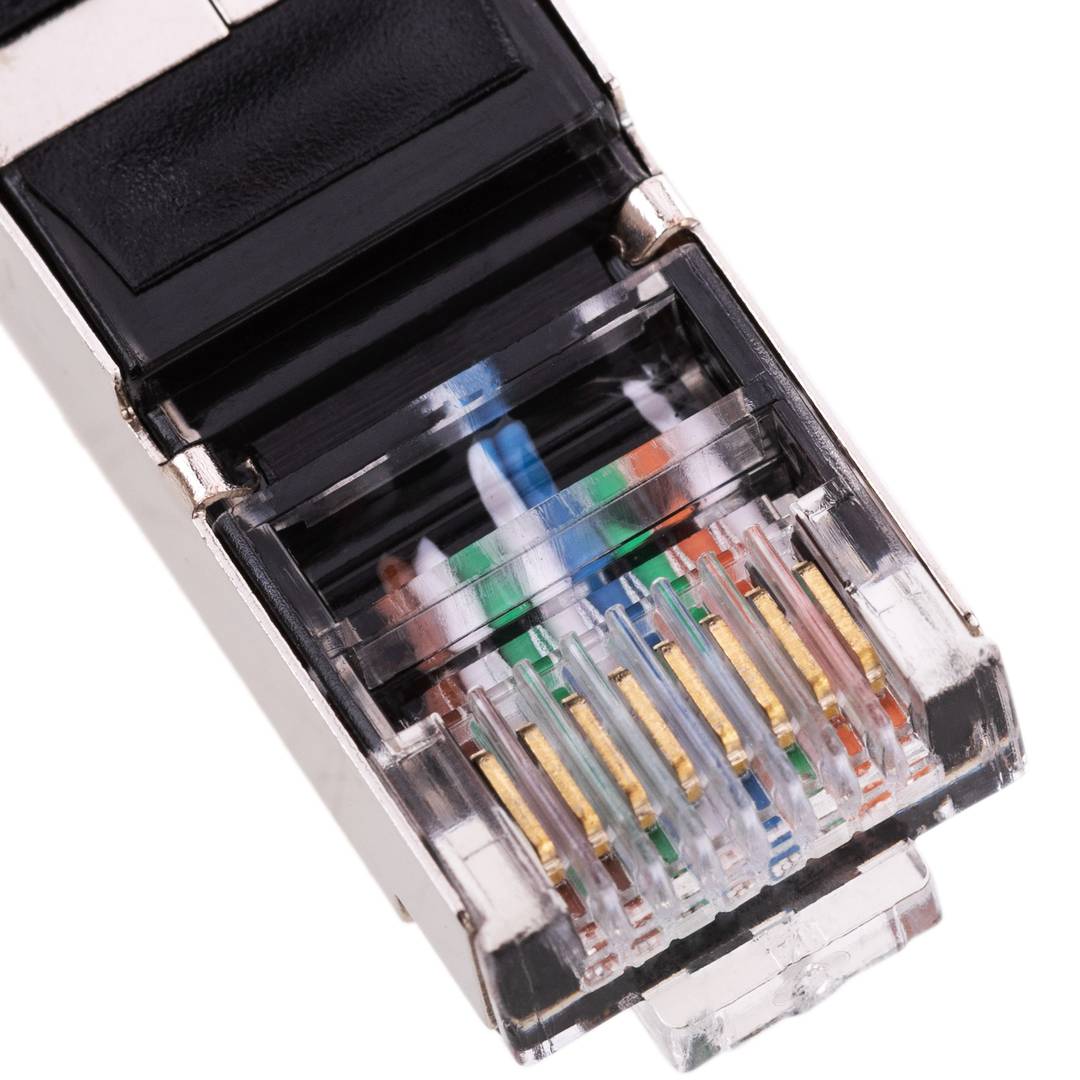 Czarny kabel sieciowy Ethernet FTP kat. 6 o długości 0,5 m