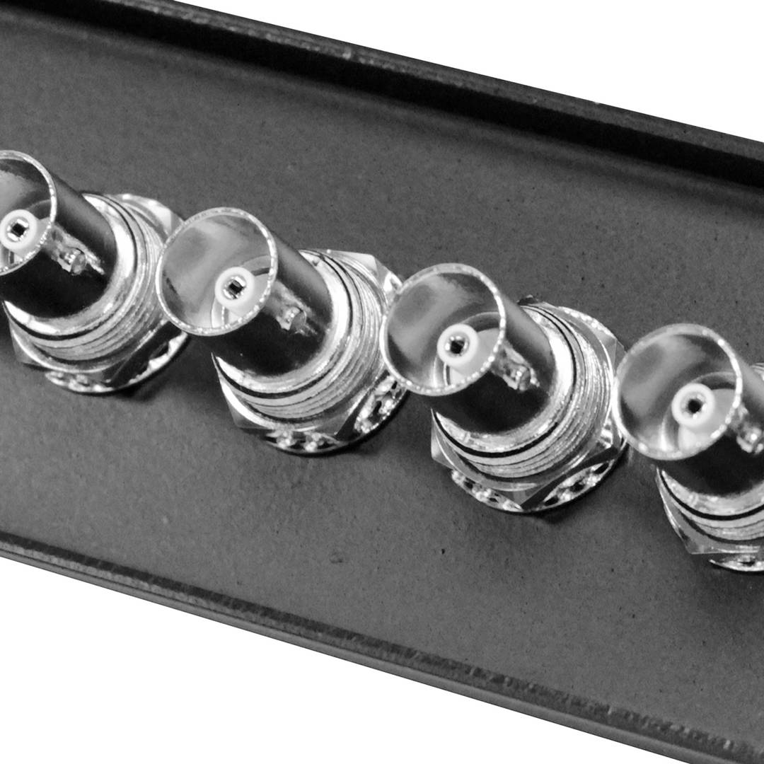 Patch panell de 16 ports BNC femella per a rack 19