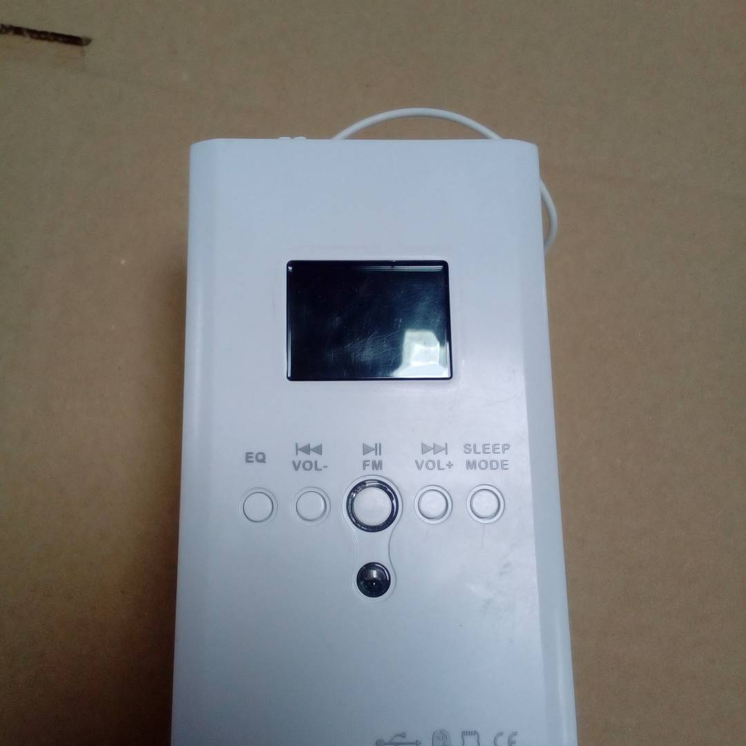 Amplificatore per lettore multimediale con altoparlanti da incasso a soffitto