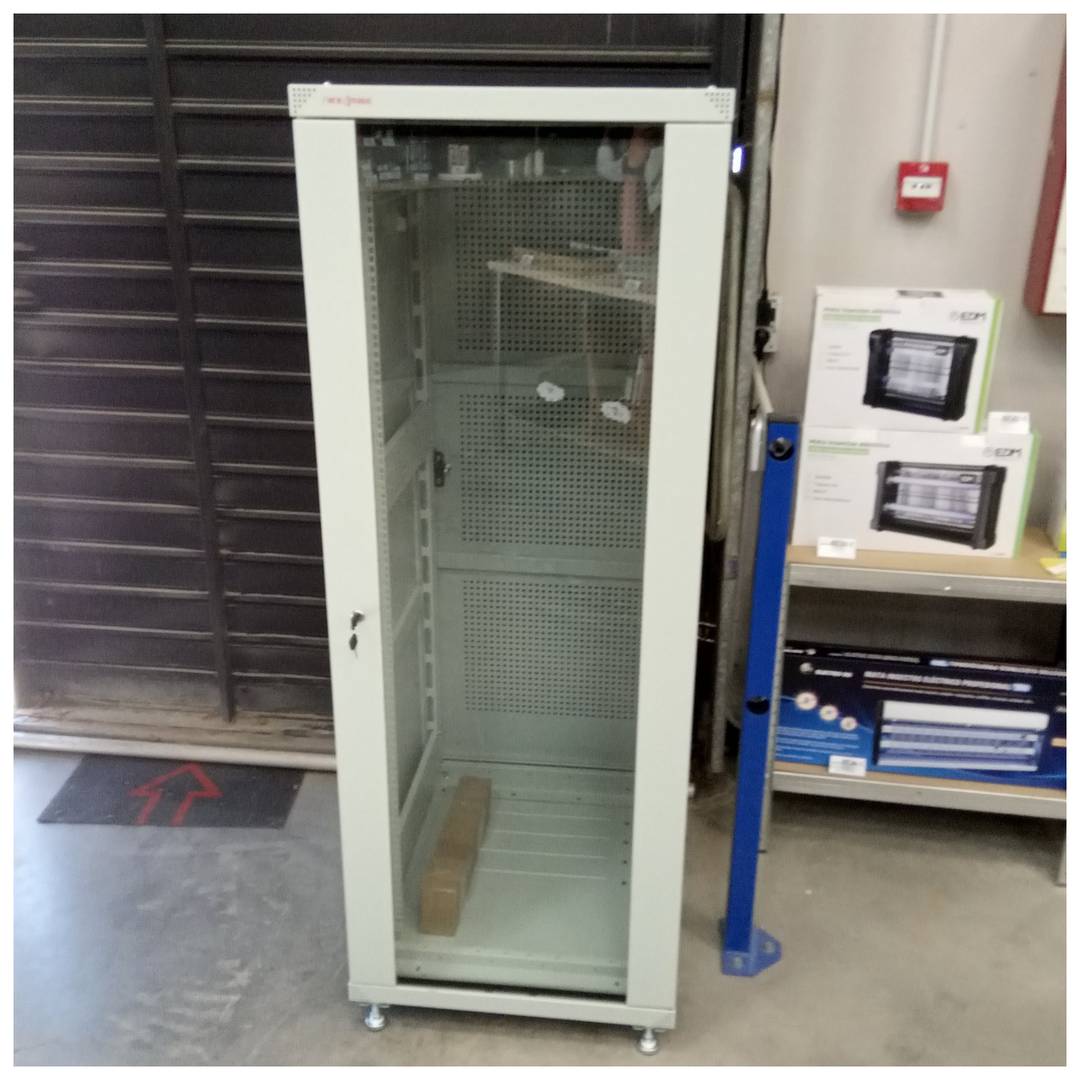 Rack cabinet 19 