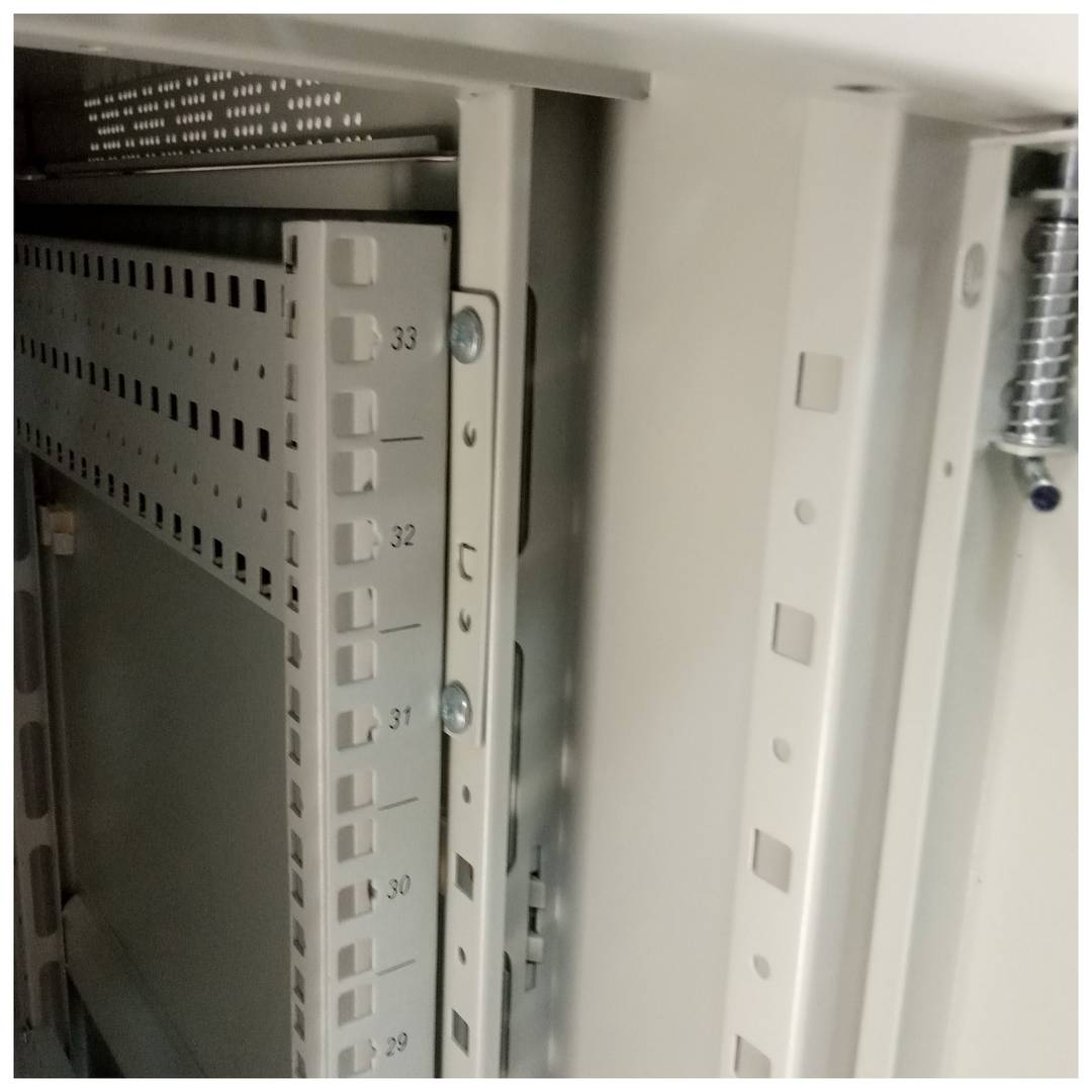 Rack cabinet 19 