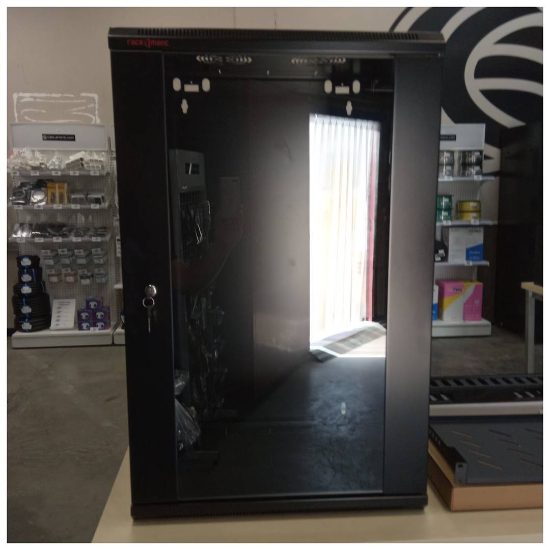 Szafa ścienna rack 19