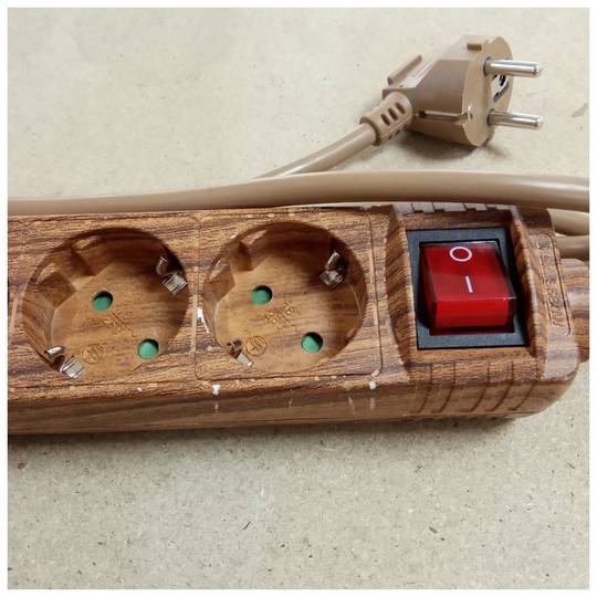 Regleta de enchufes 6 schuko 16A 250V madera con cable de 1.5m