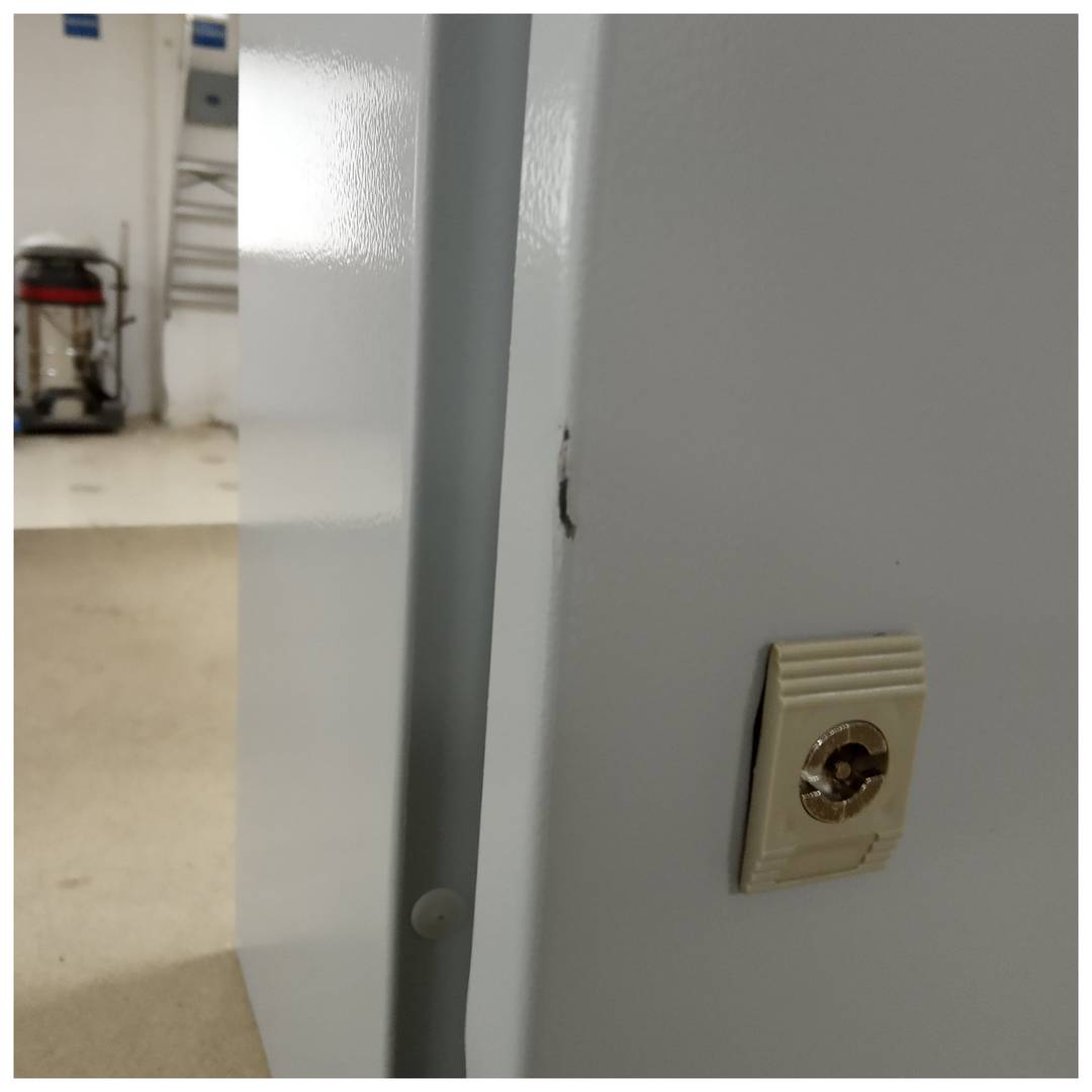Metallic electrical distribution box with IP65 protection for wall mounting 700x600x200mm