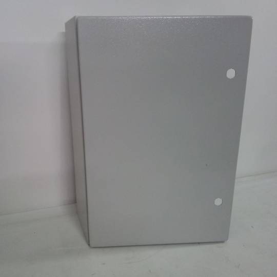 Metal electrical distribution box with IP65 protection for wall mounting 600x400x200mm