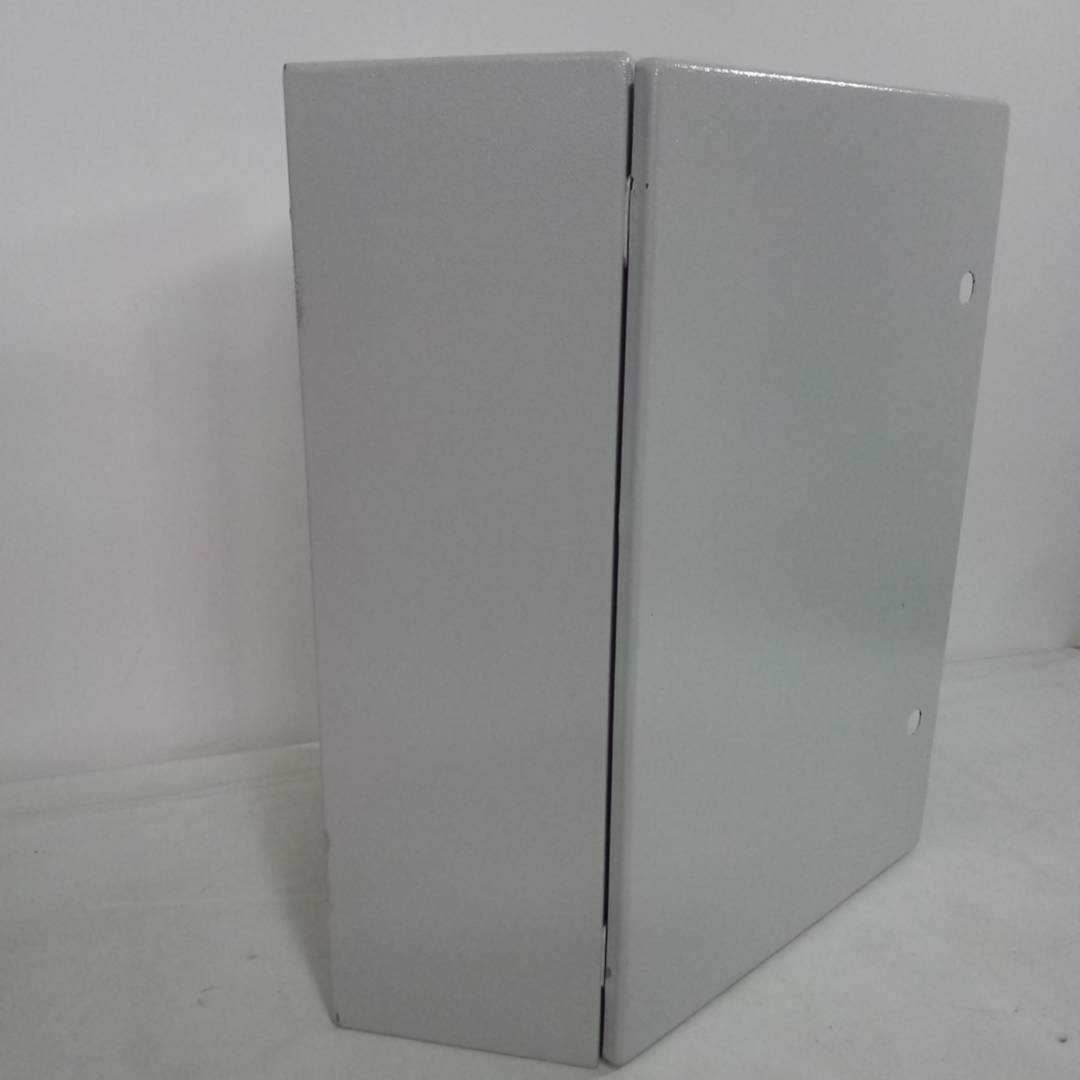 Metal electrical distribution box with IP65 protection for wall mounting 600x400x200mm