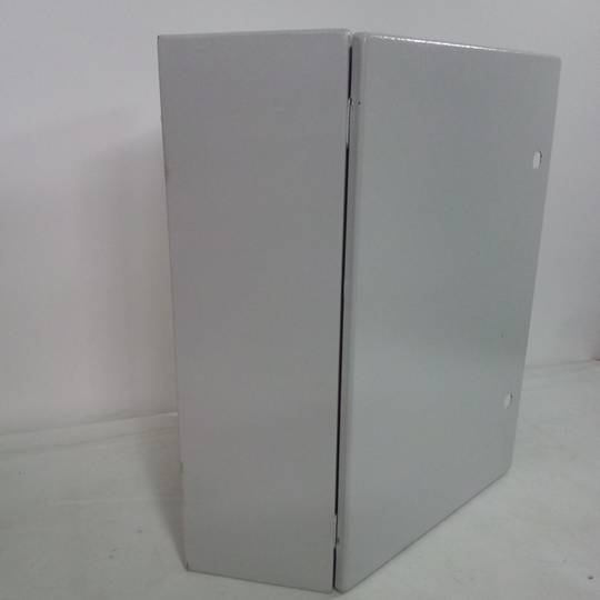 Metal electrical distribution box with IP65 protection for wall mounting 600x400x200mm