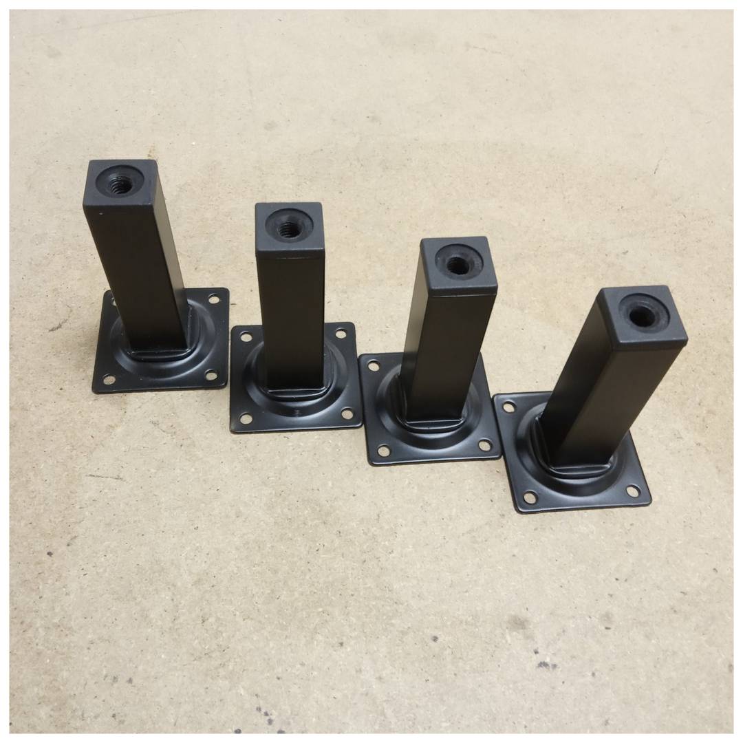 Peus quadrats per a taula i moble. Potes en acer negres de 10cm 4-pack