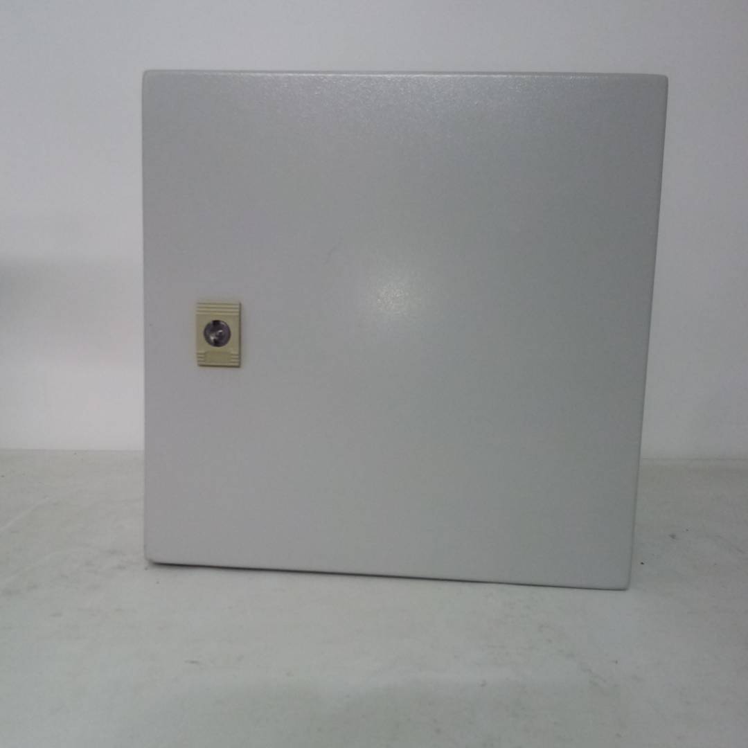 Metal electrical distribution box with IP65 protection for wall mounting 300x300x200mm