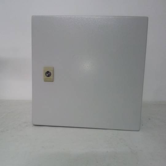 Metal electrical distribution box with IP65 protection for wall mounting 300x300x200mm