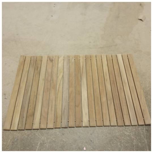 Rechthoekige en oprolbare bad- en douchemat 48 x 30 cm gemaakt van gecertificeerd teakhout