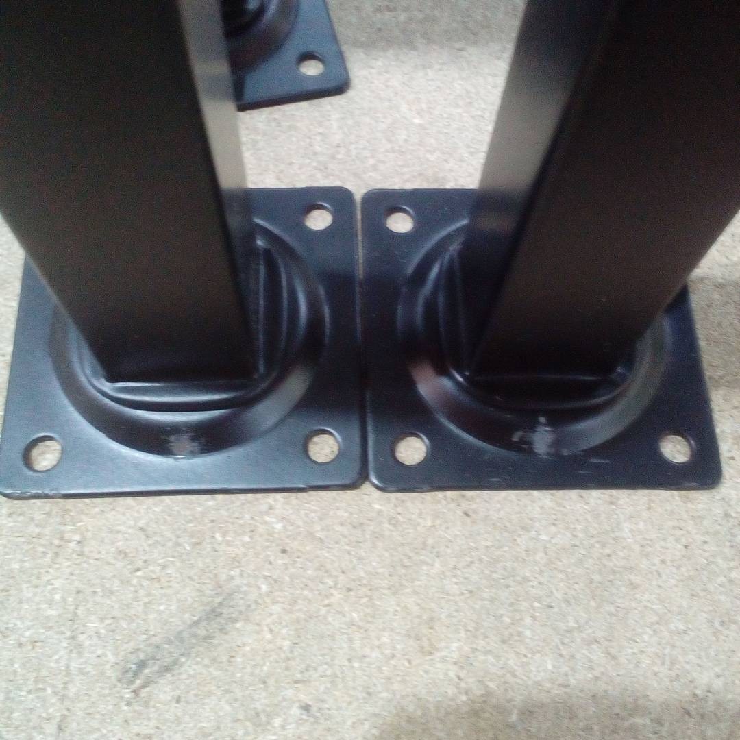 Piedi quadri per tavolo e mobile. Confezione da 4 gambe in acciaio nero da 25 cm