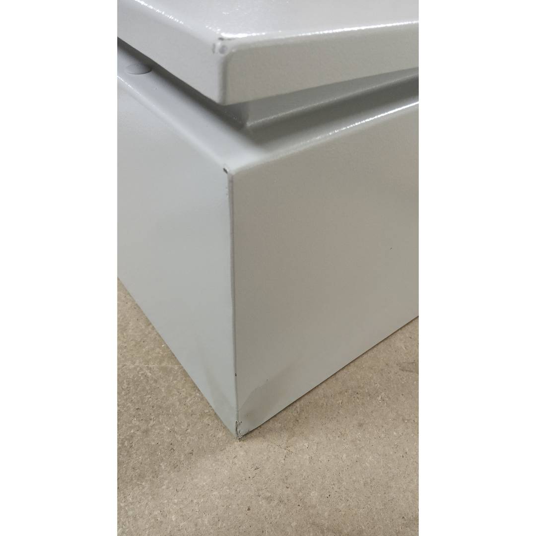 Metalowa skrzynka rozdzielcza o stopniu ochrony IP65 do montażu na ścianie 300x250x200mm