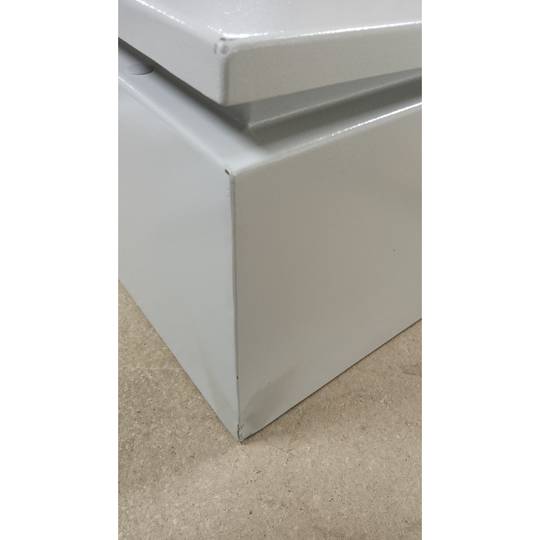 Metalowa skrzynka rozdzielcza o stopniu ochrony IP65 do montażu na ścianie 300x250x200mm
