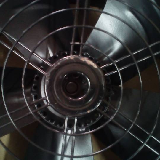 400 mm Rohrabsauger für Industrielüftung 1360 U/min rund 470x470x210 mm