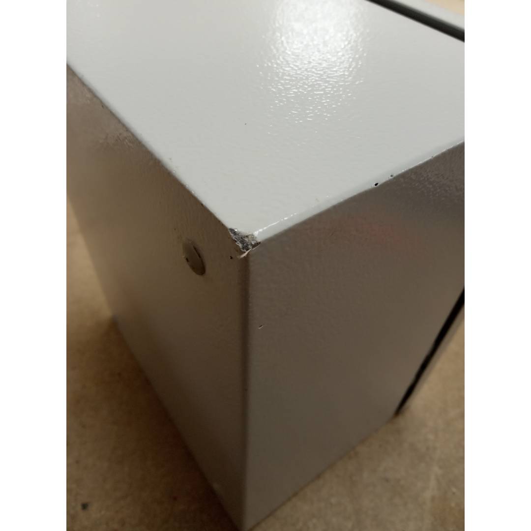 Metal electrical distribution box with IP65 protection for wall mounting 250x200x150mm