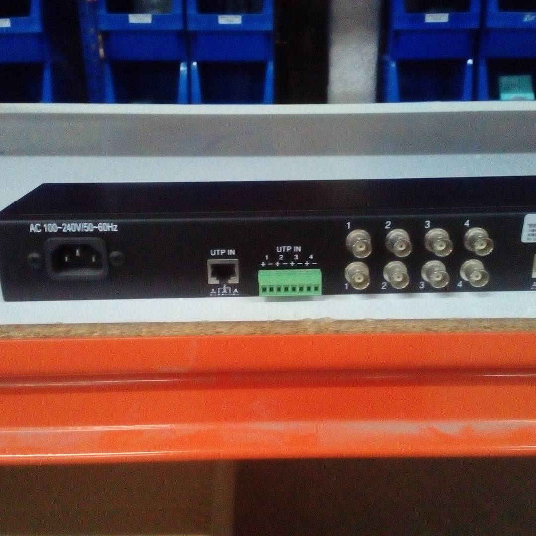 Transceptor de vídeo actiu per a rack 19 