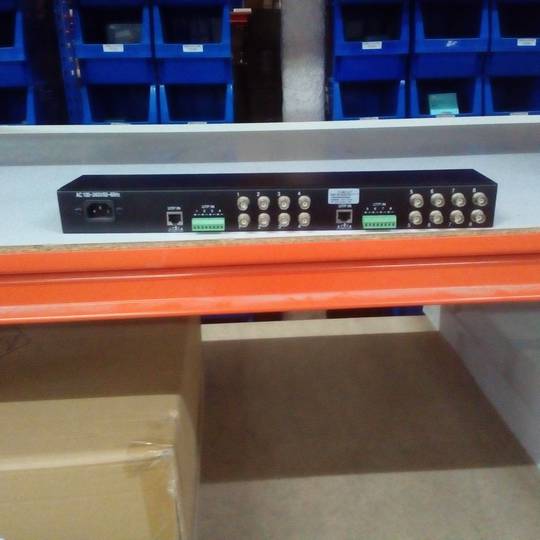 Transceptor de vídeo actiu per a rack 19 