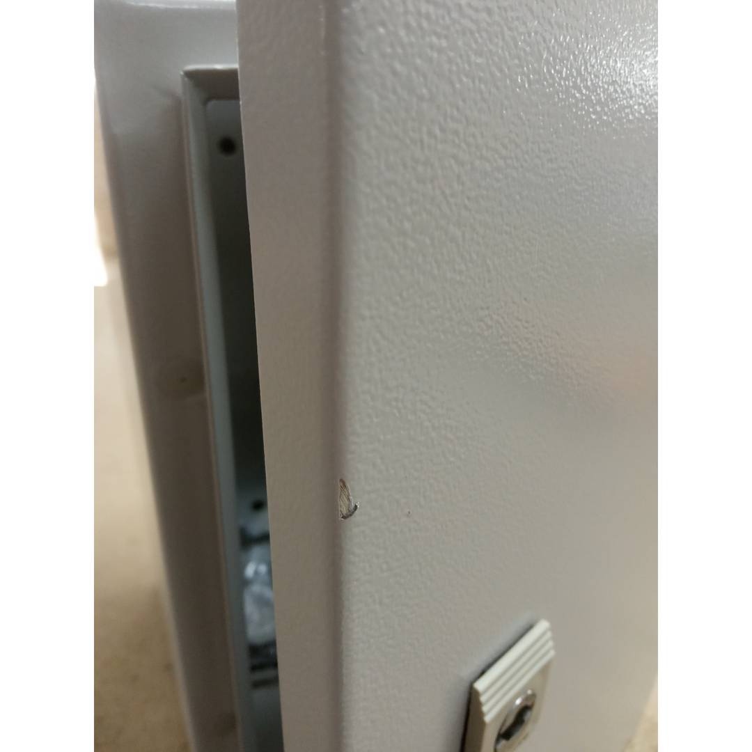 Metalowa skrzynka rozdzielcza o stopniu ochrony IP65 do montażu na słupie 200 x 300 x 200 mm