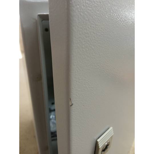 Metalowa skrzynka rozdzielcza o stopniu ochrony IP65 do montażu na słupie 200 x 300 x 200 mm