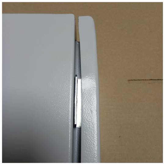 Caja de distribución eléctrica metálica con protección IP65 para fijación a pared 300x200x200mm