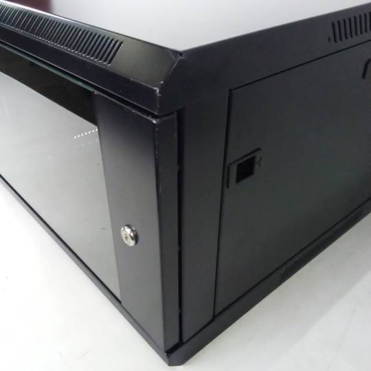 Armário de rack montado na parede 19'' 6U 600x600x370mm montado na parede SOHORack por RackMatic