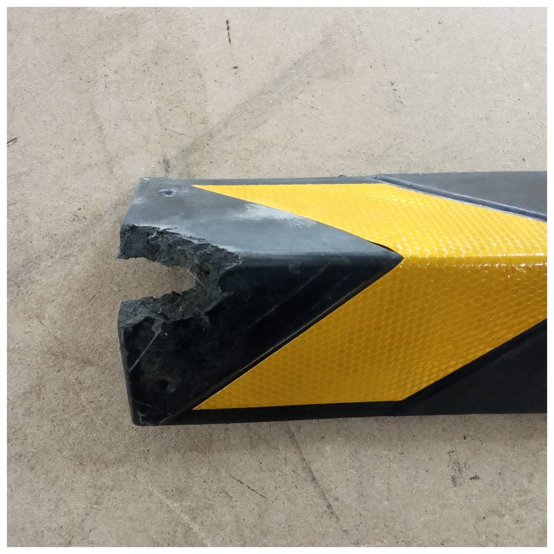 80cm reflective rubber protector for corners in black and yellow