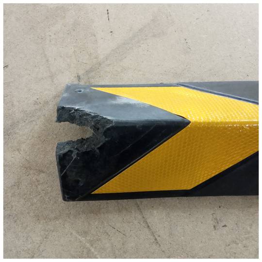 80cm reflective rubber protector for corners in black and yellow