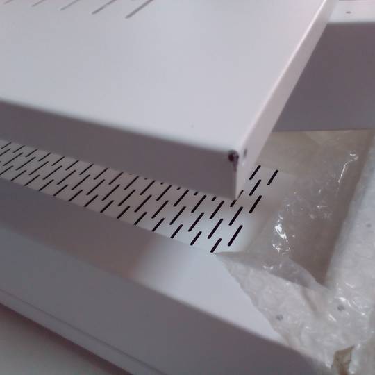 Gabinete de carregamento e transporte para 36 tablets e laptops brancos com 40 Schuko em 5 tiras