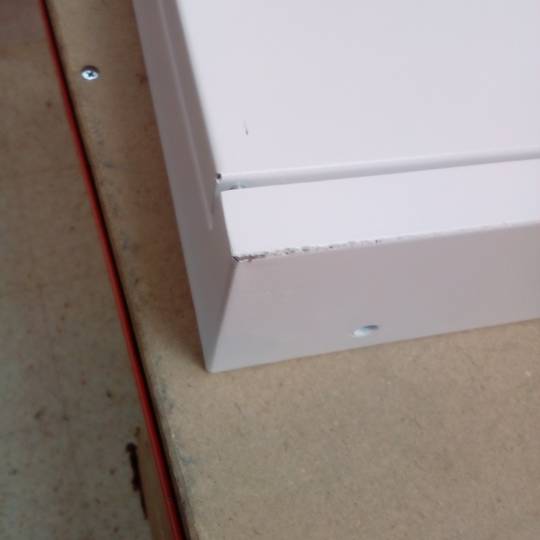 Gabinete de carregamento e transporte para 36 tablets e laptops brancos com 40 Schuko em 5 tiras