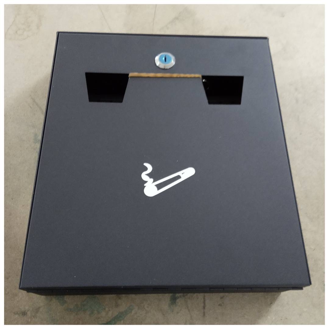 Popielniczka ścienna zewnętrzna czarna metalowa 258 x 77 x 320 mm