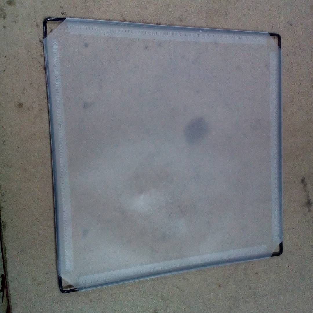 Modułowe półki na szafę z 4 białymi plastikowymi kostkami 35x35 cm