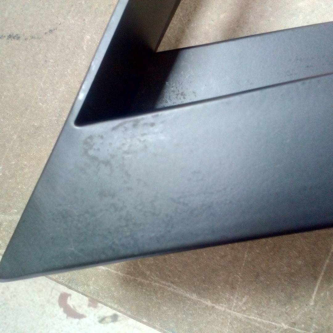 Piedi in 'X' per tavolo. Gambe in acciaio nero 590 x 50 x 710 mm pacco da 2