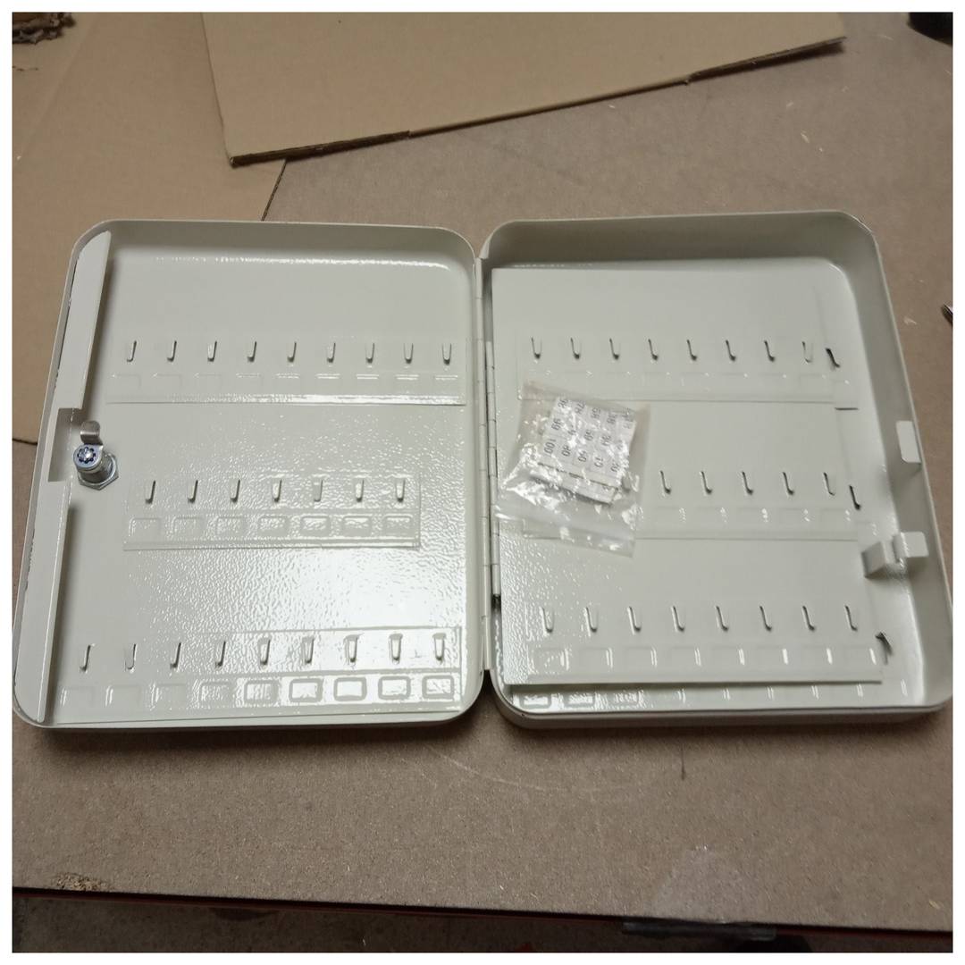 Armadio portachiavi con 100 ganci chiudibili a chiave