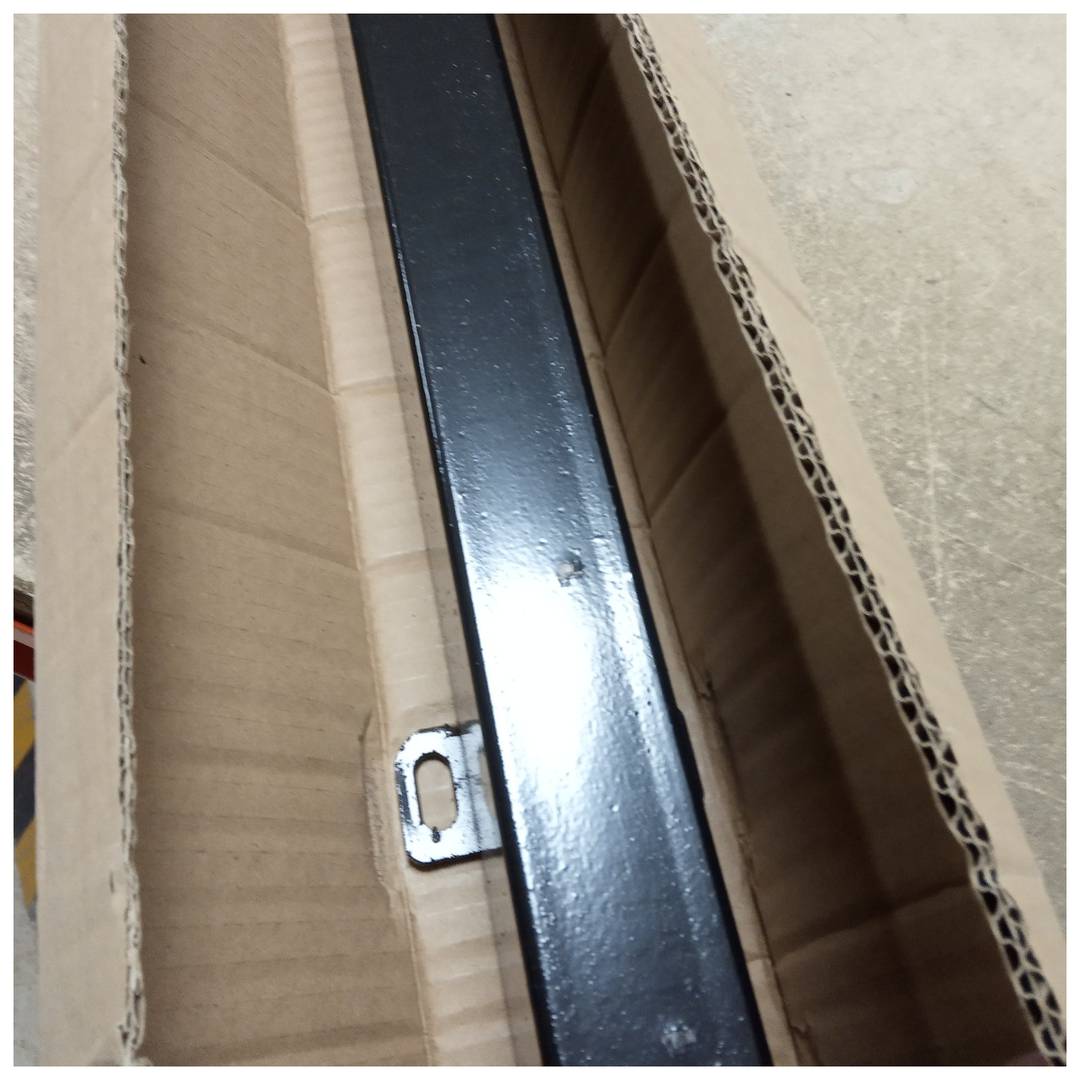 Bancada per a sala d'espera amb cadires ergonòmiques negres de 4 places