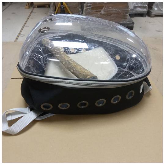 Backpack for transporting pets, cats, dogs or birds Rigid plastic and fabric carrier