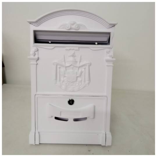 Caixa de correio antiga de metal branco para cartas e correspondências