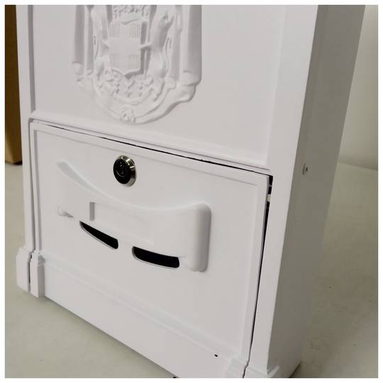 Caixa de correio antiga de metal branco para cartas e correspondências