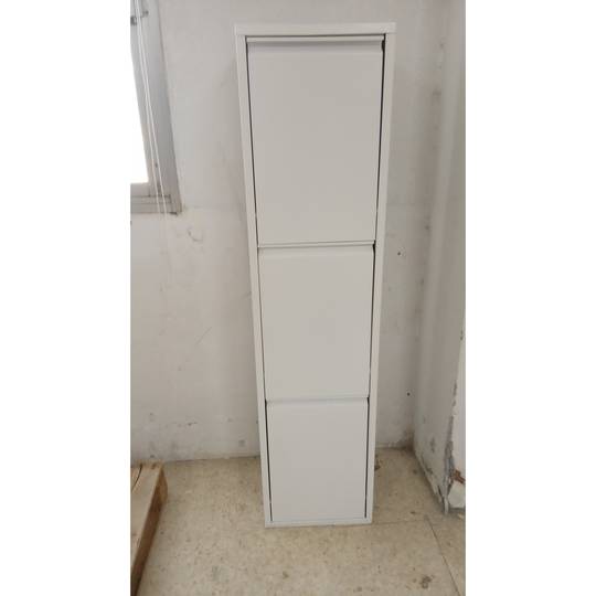 Pattumiera metallica con 3 scomparti bianchi per la raccolta differenziata