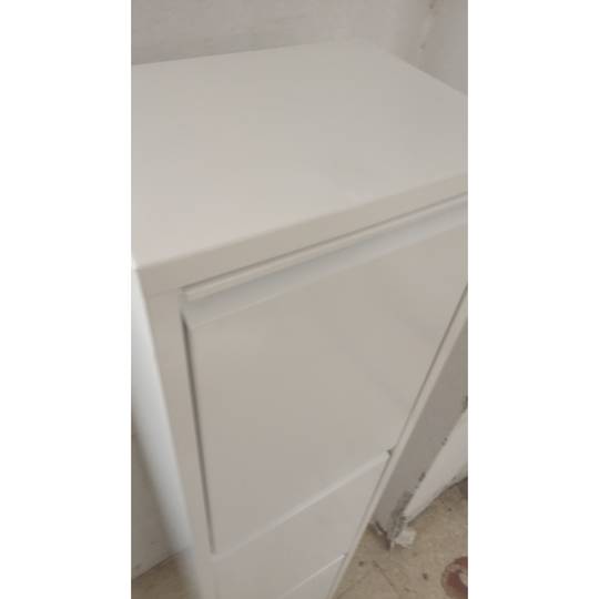 Pattumiera metallica con 3 scomparti bianchi per la raccolta differenziata