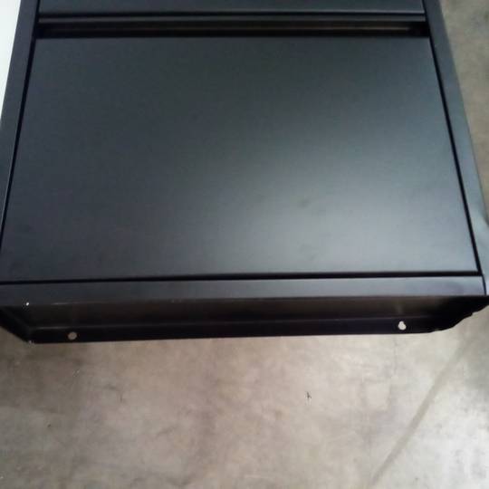 Sapateira de metal com 5 compartimentos pretos