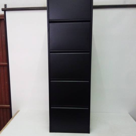 Sapateira de metal com 5 compartimentos pretos