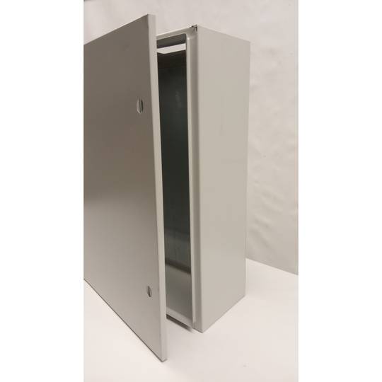 Metal electrical distribution box with IP54 protection for wall fixing 600x500x200mm
