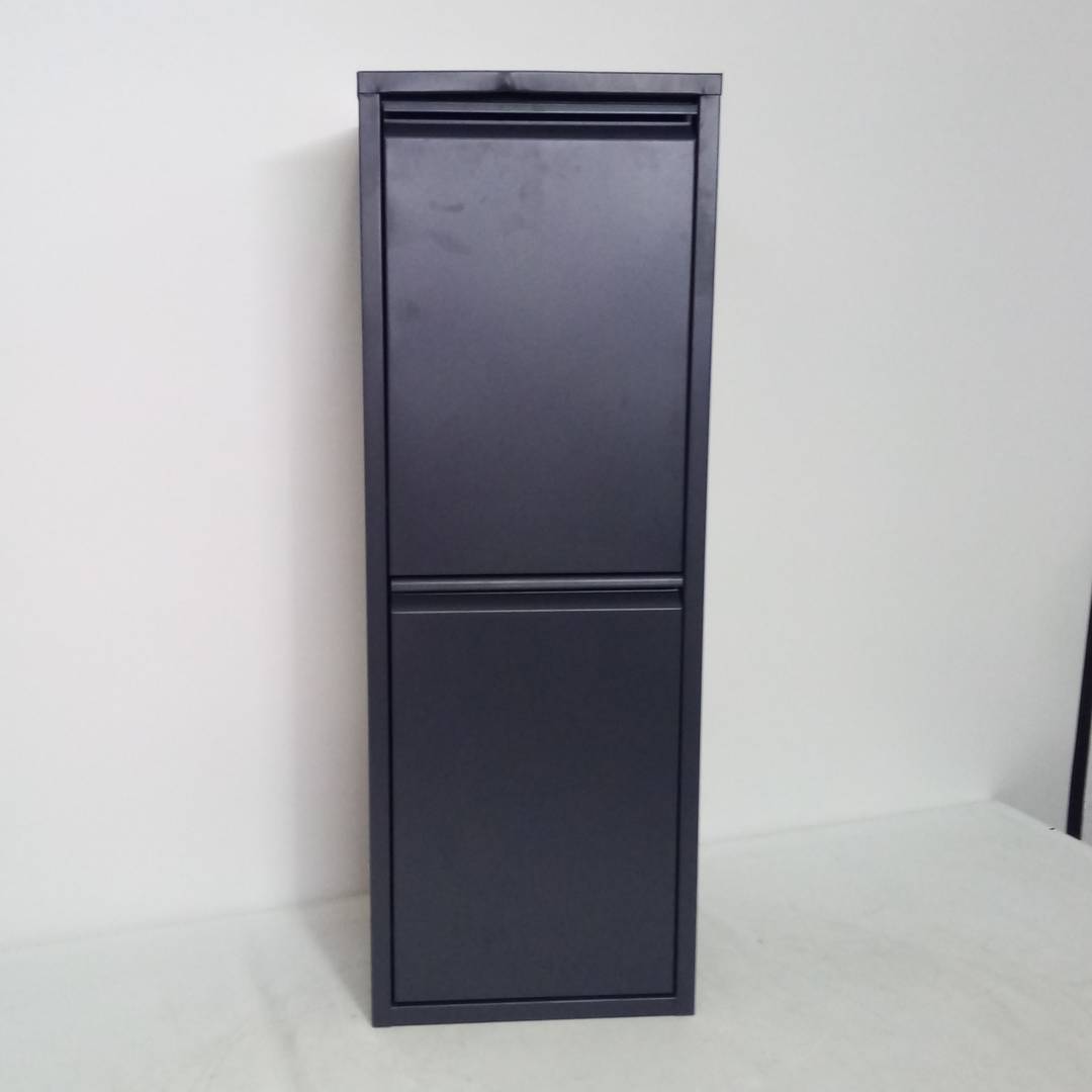 Metalen afvalbak met 2 donkergrijze compartimenten voor recycling