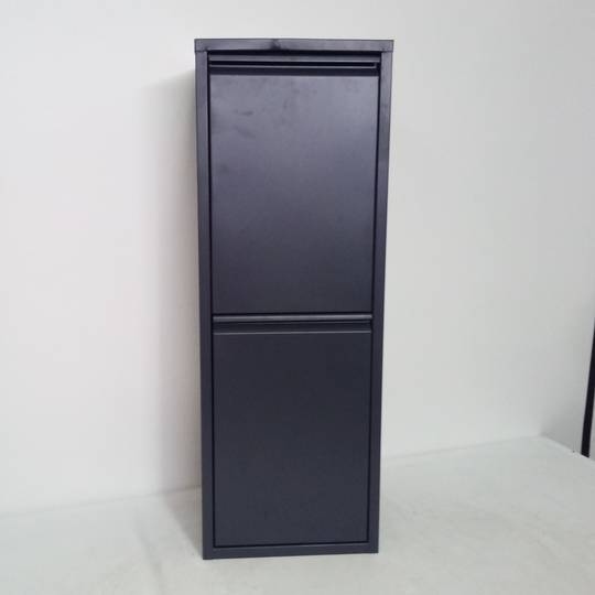 Metalen afvalbak met 2 donkergrijze compartimenten voor recycling